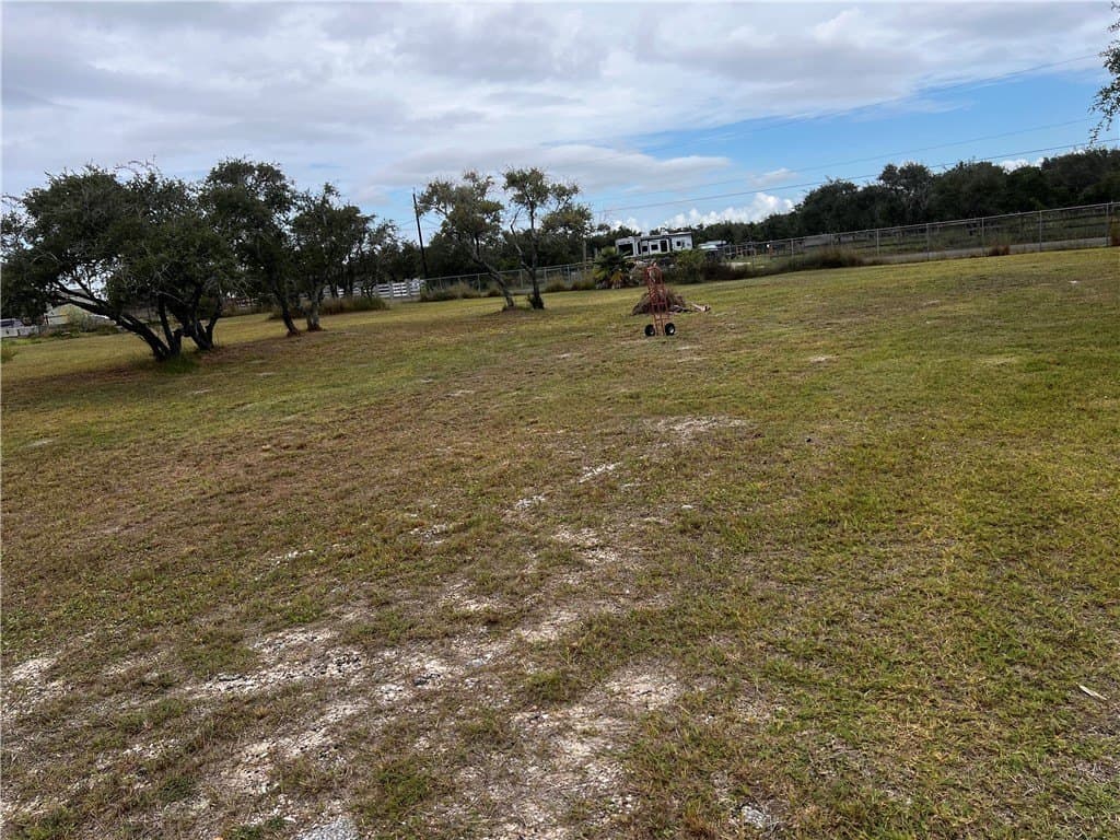 5 acres in San Patricio County gallery image 4