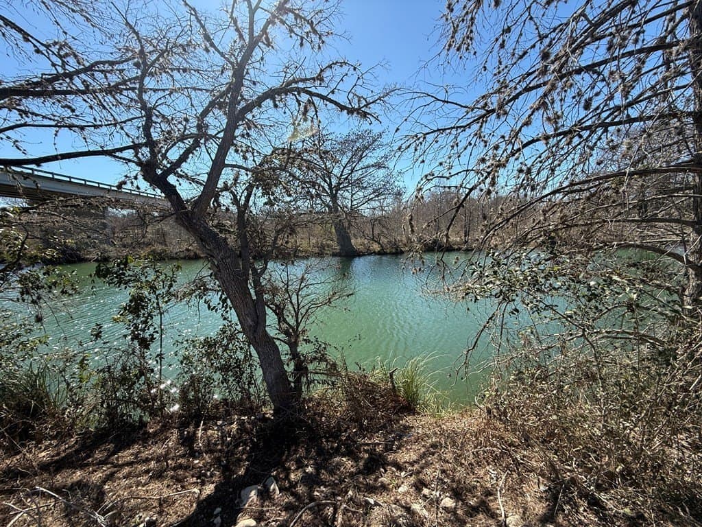 0.28 acres in Kerr County - photo 9