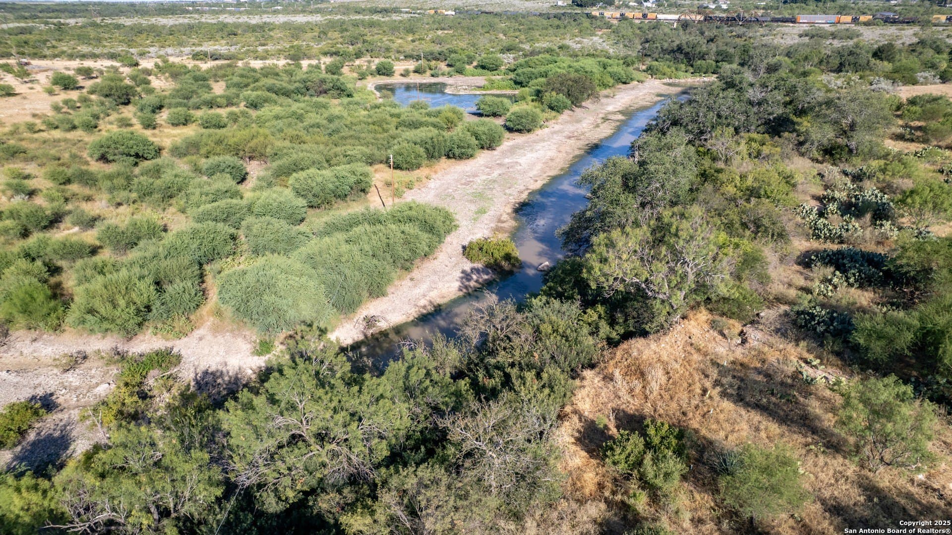 27.5 acres in Uvalde County featured view