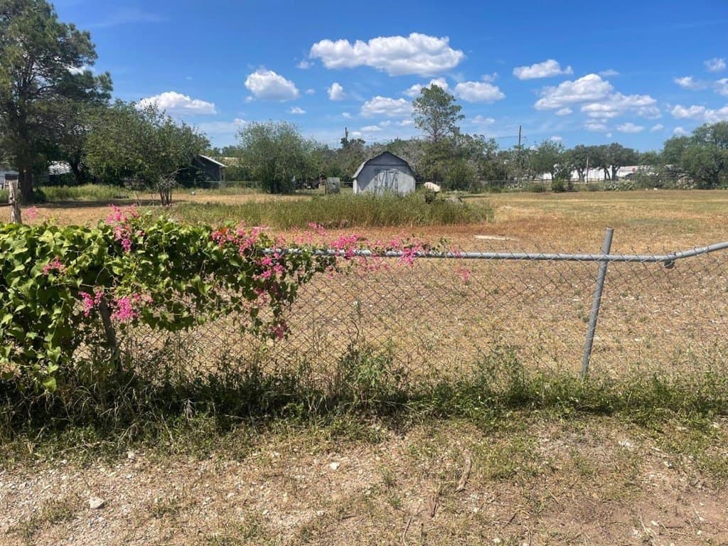 0.7 acres in Real County - photo 11