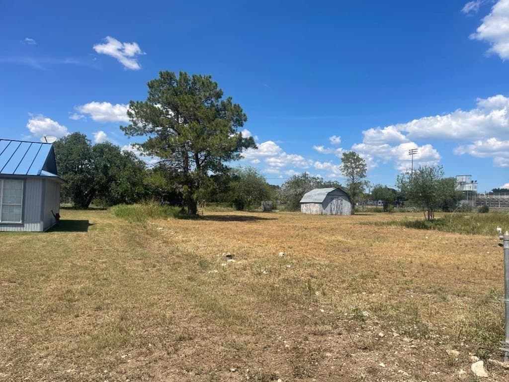 0.7 acres in Real County gallery image 2