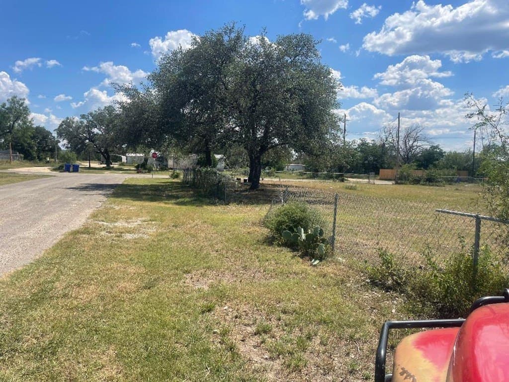 0.7 acres in Real County gallery image 3