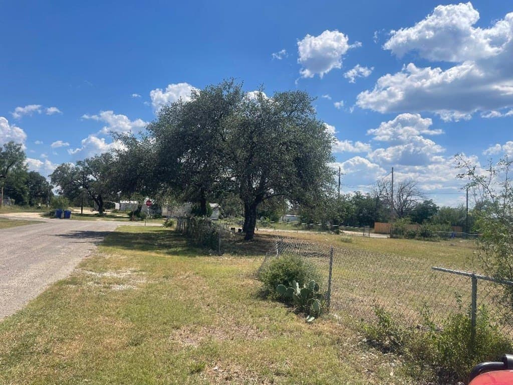 0.7 acres in Real County - photo 12