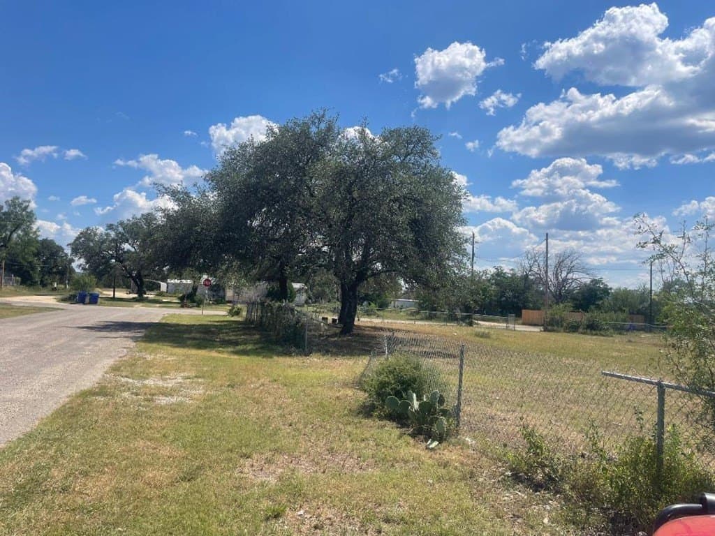 0.7 acres in Real County gallery image 4