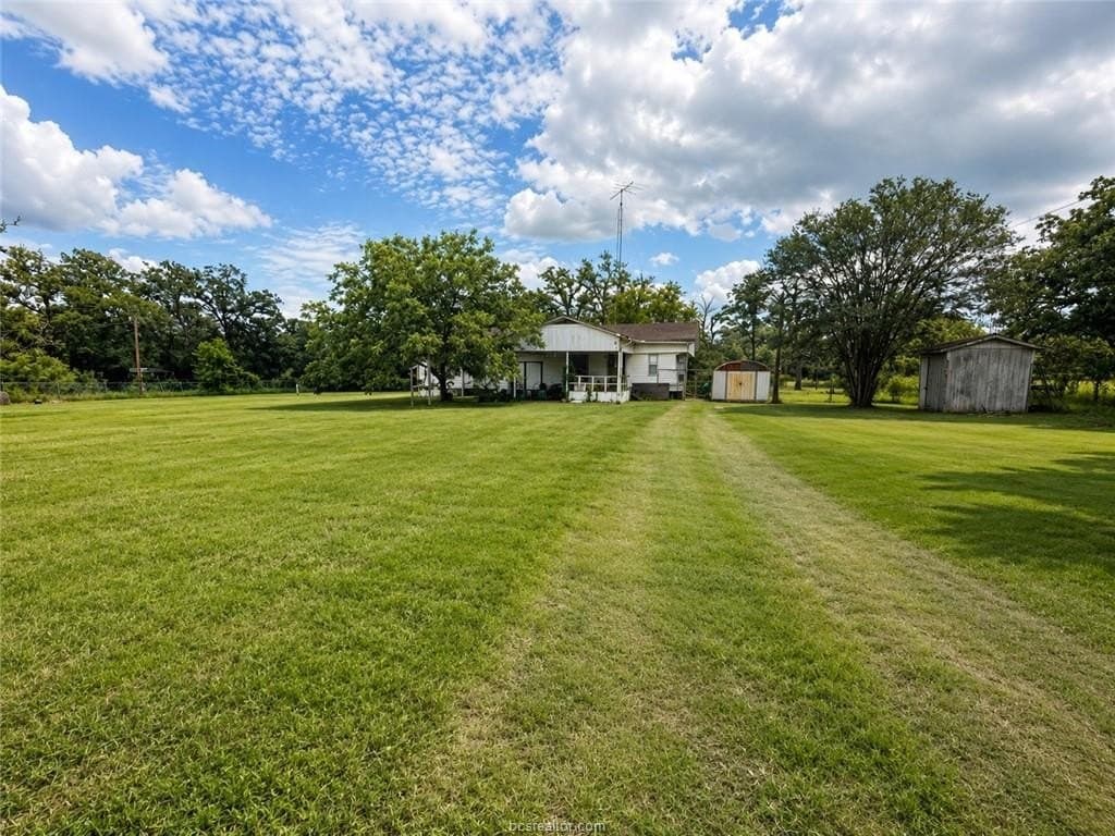 0.65 acres in Burleson County