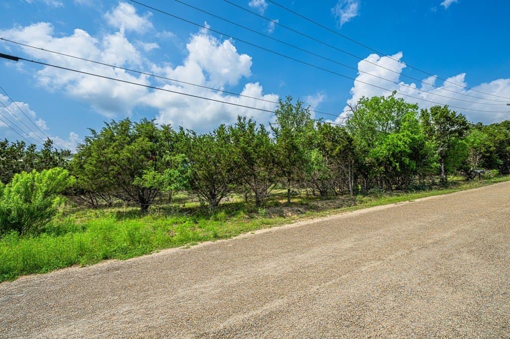1.53 acres in Kerr County gallery image 3