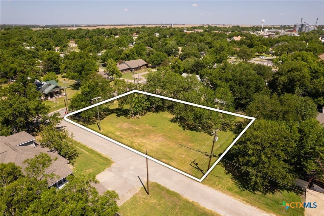 0.32 acres in Williamson County - photo 7