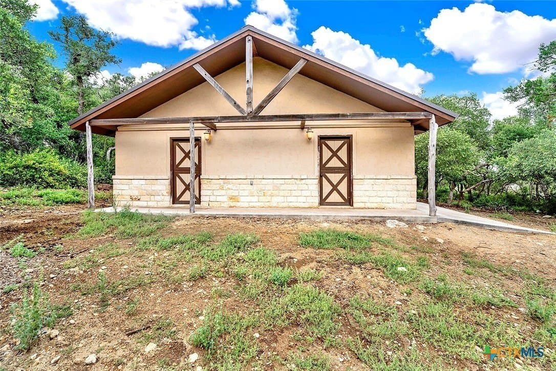 5.01 acres in Comal County