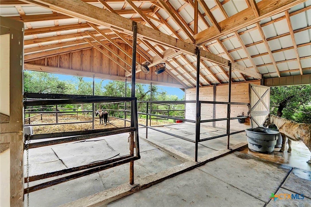 5.01 acres in Comal County - photo 3