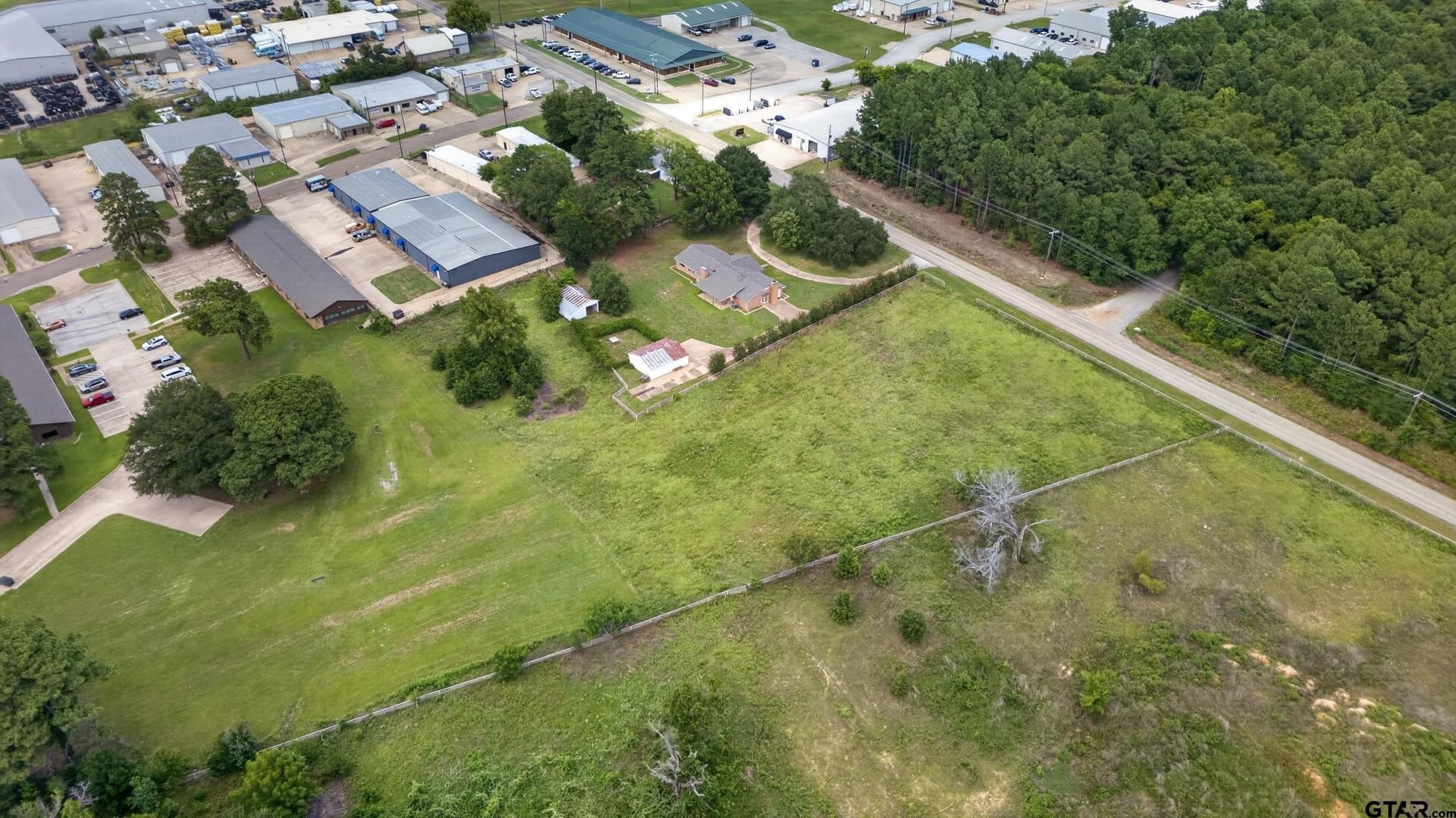 1.93 acres in Smith County gallery image 3