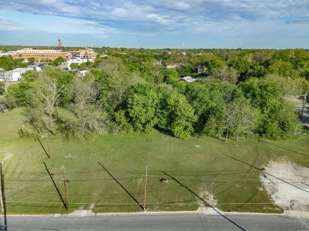 0.32 acres in Ellis County