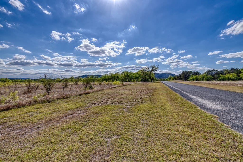 5.01 acres in Real County gallery image 3