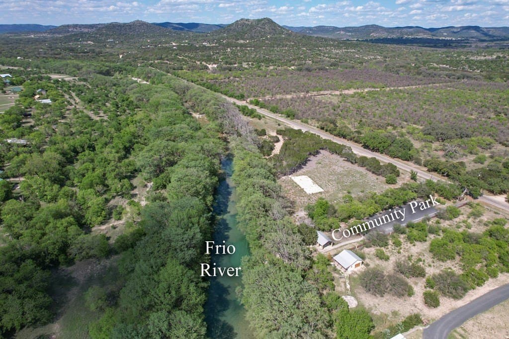 5.01 acres in Real County - photo 33