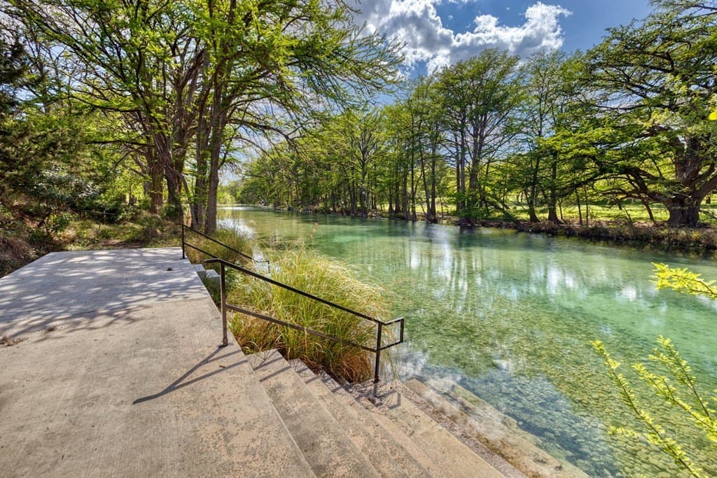 5.01 acres in Real County - photo 10
