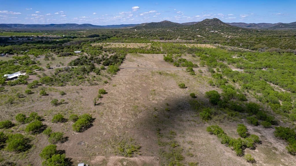5.01 acres in Real County - photo 15