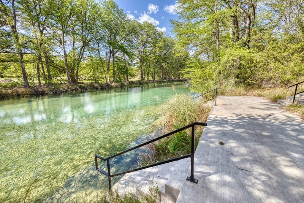 5.01 acres in Real County - photo 9