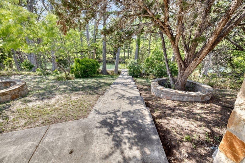 5.01 acres in Real County - photo 6