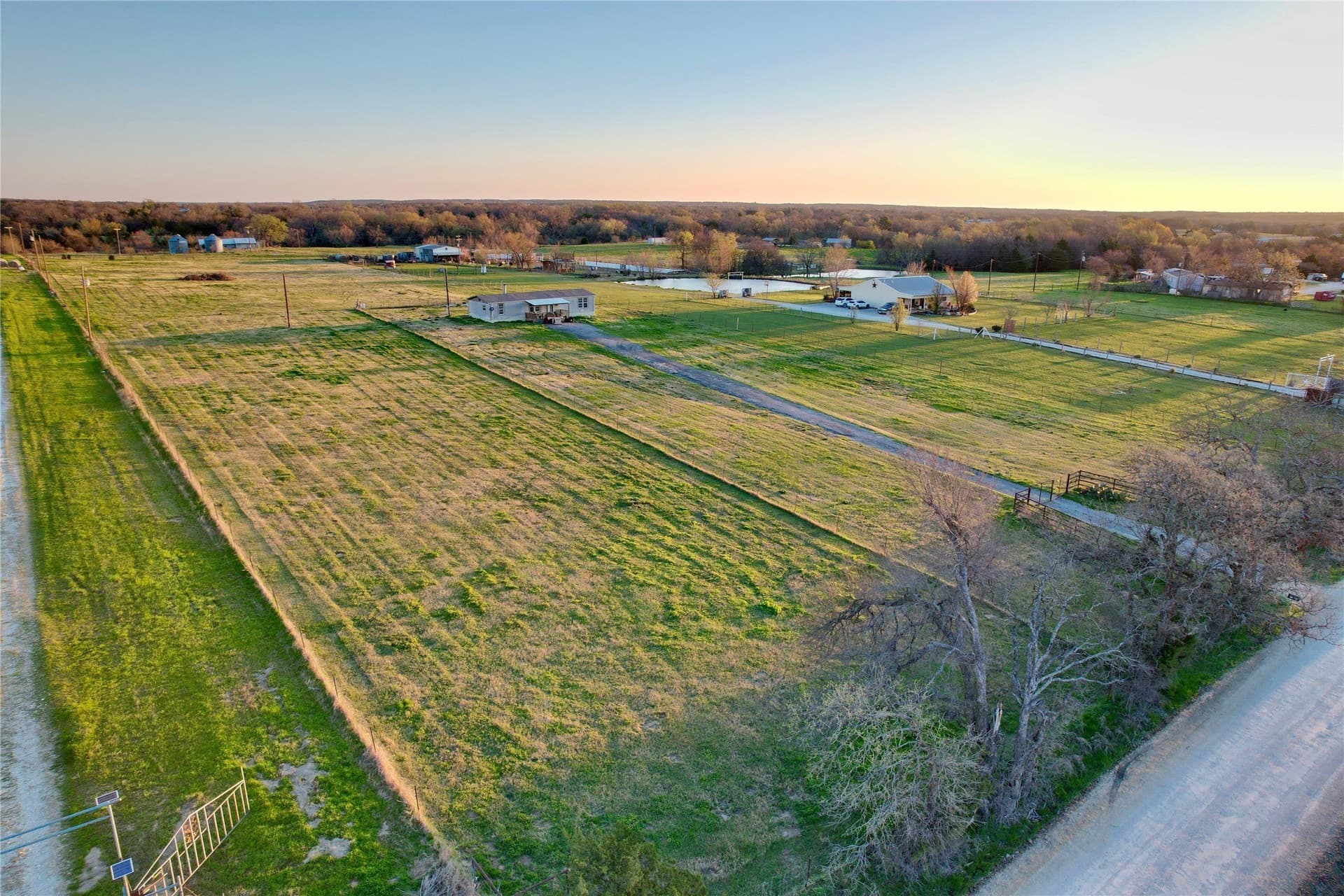 4.93 acres in Cooke County - photo 4