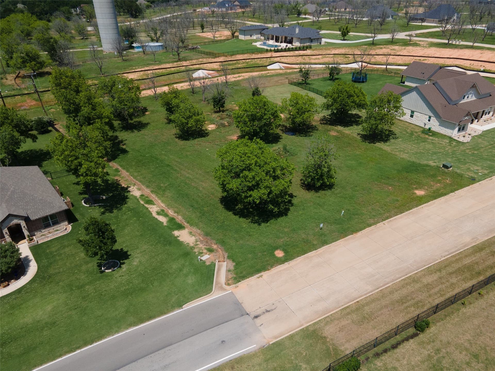 0.94 acres in Hood County gallery image 4