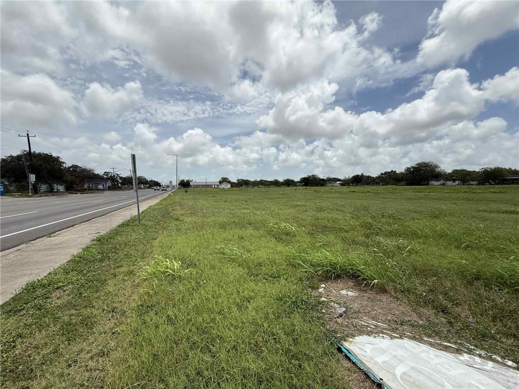2.41 acres in Nueces County gallery image 3