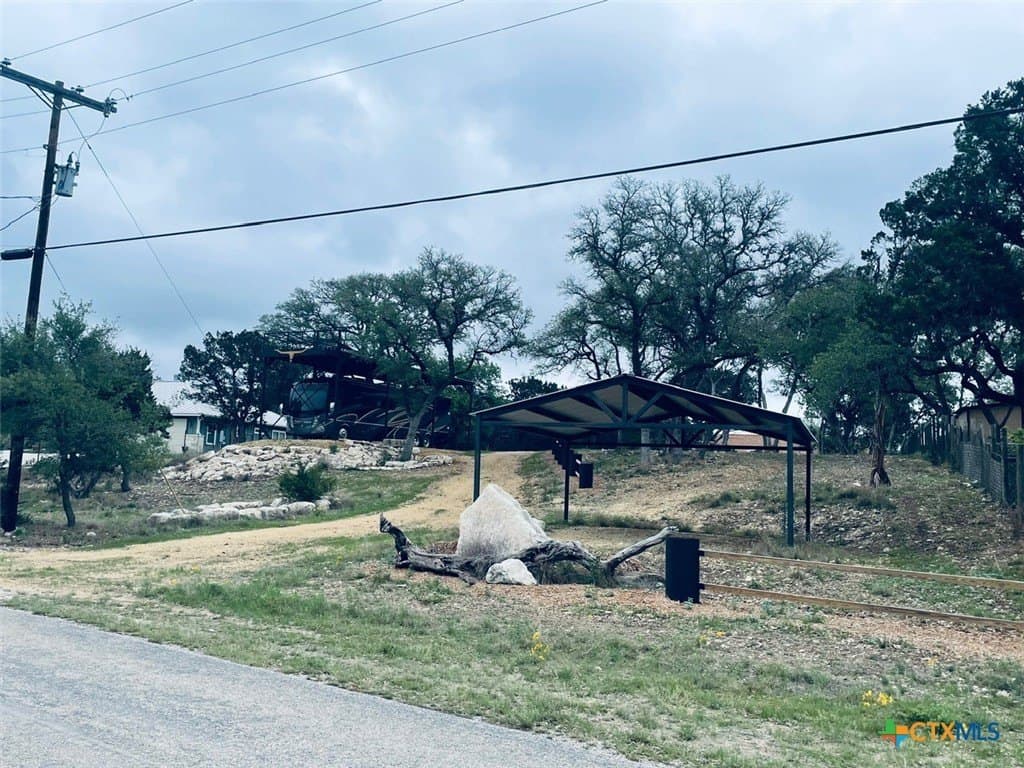 0.86 acres in Comal County - photo 32
