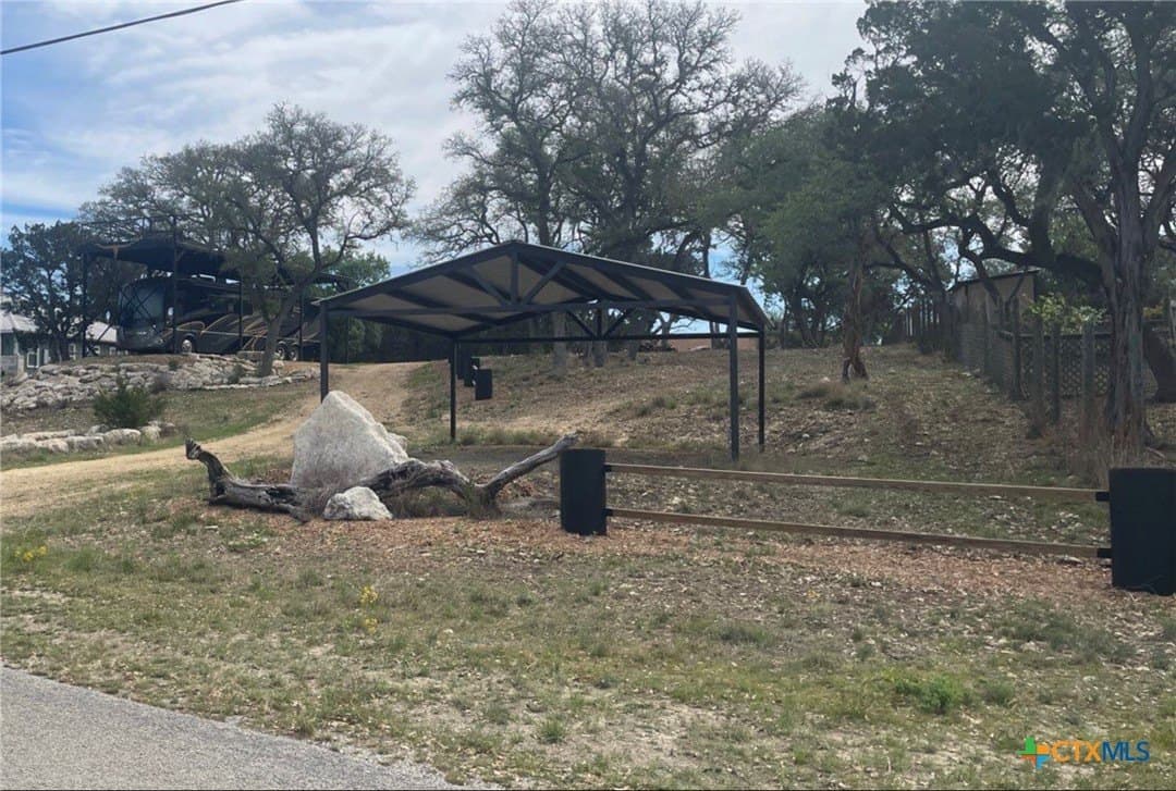 0.86 acres in Comal County - photo 10