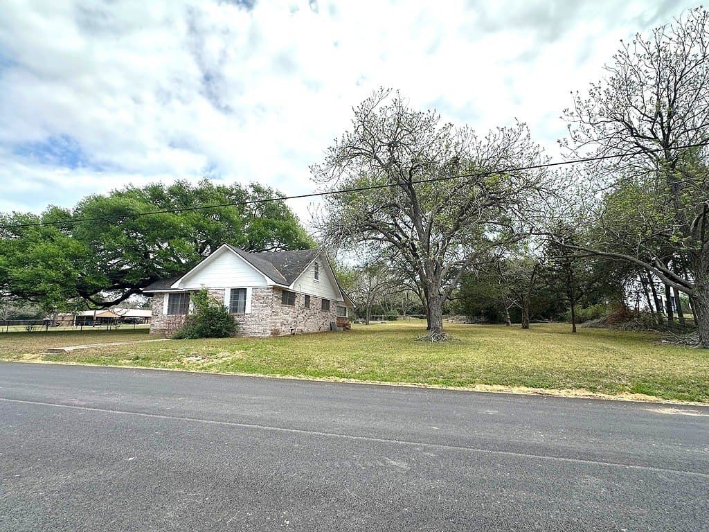 2 acres in Austin County gallery image 2