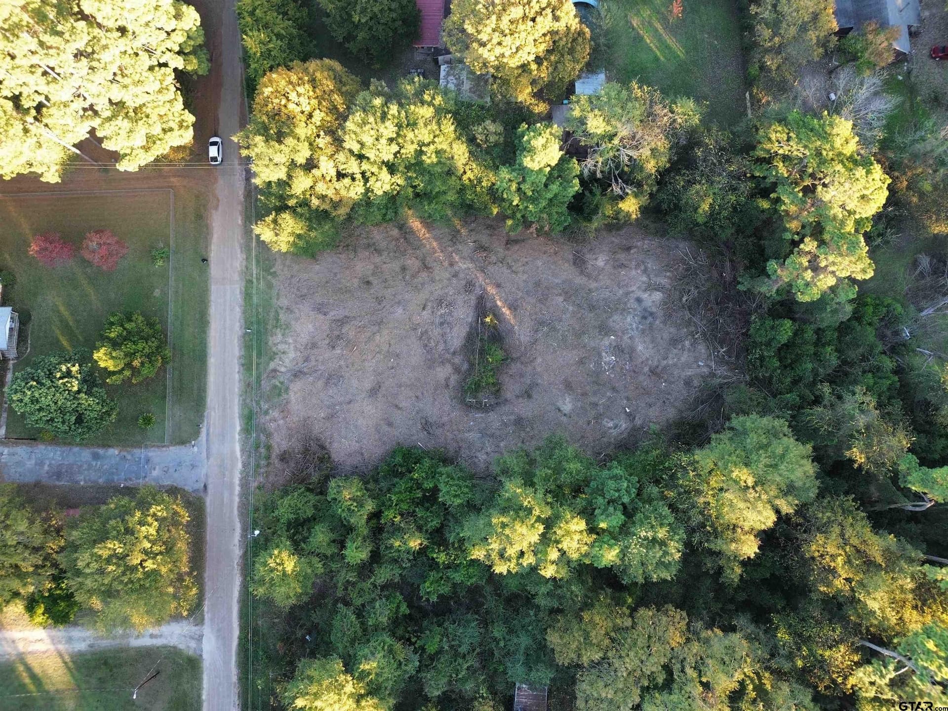 0.9 acres in Henderson County gallery image 4