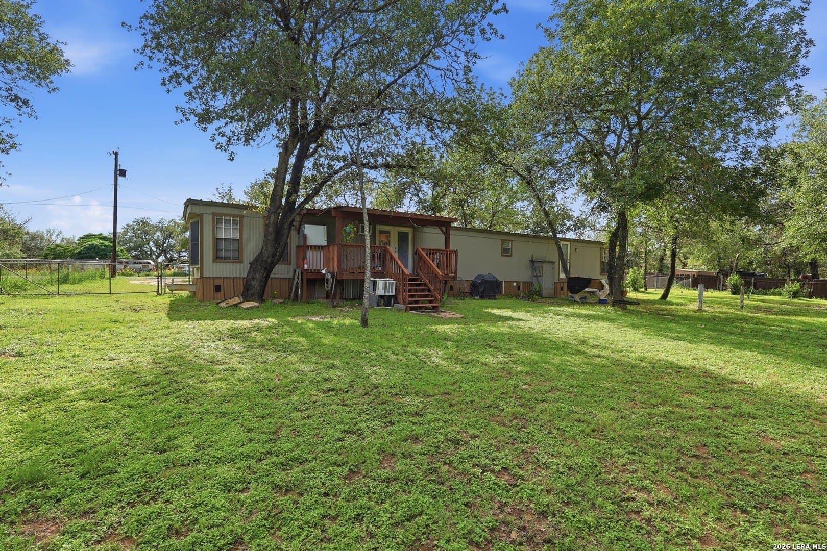 1.04 acres in Bexar County gallery image 3