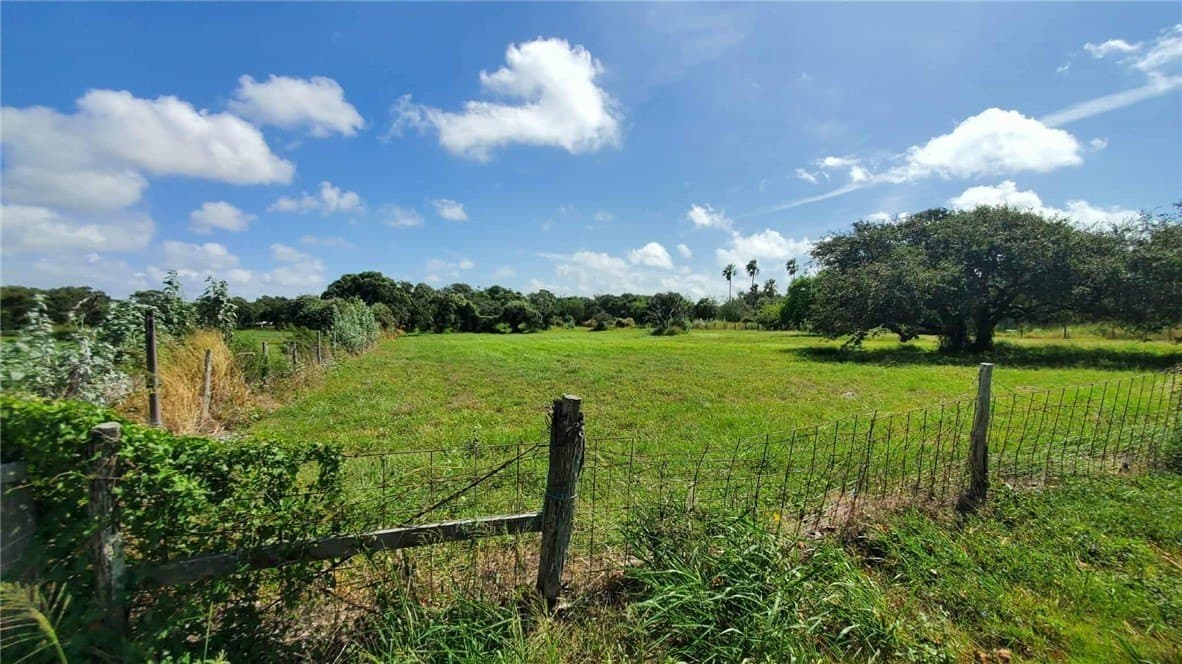 0.68 acres in San Patricio County - photo 4