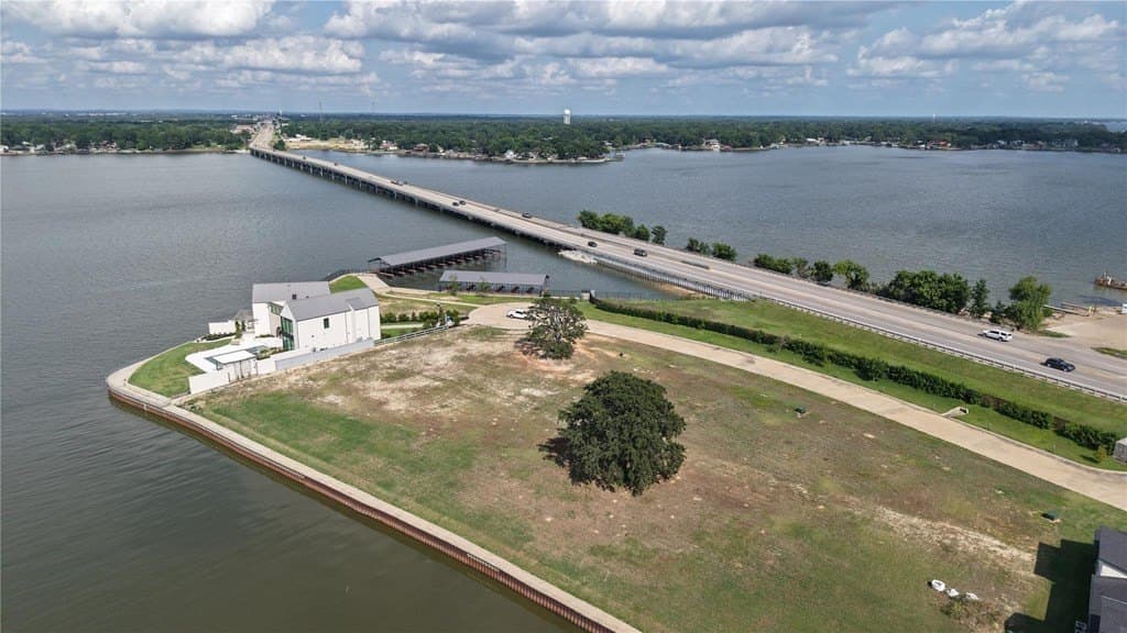 0.32 acres in Henderson County - photo 13
