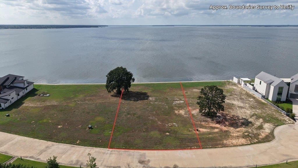 0.32 acres in Henderson County gallery image 2