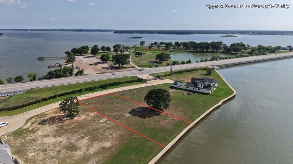 0.32 acres in Henderson County gallery image 4