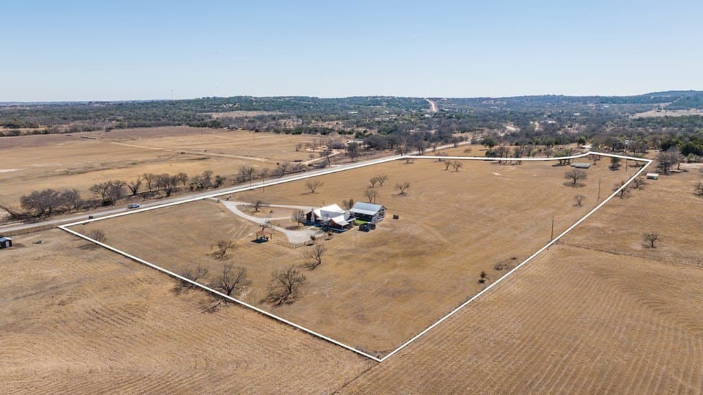 13.86 acres in Gillespie County - photo 4