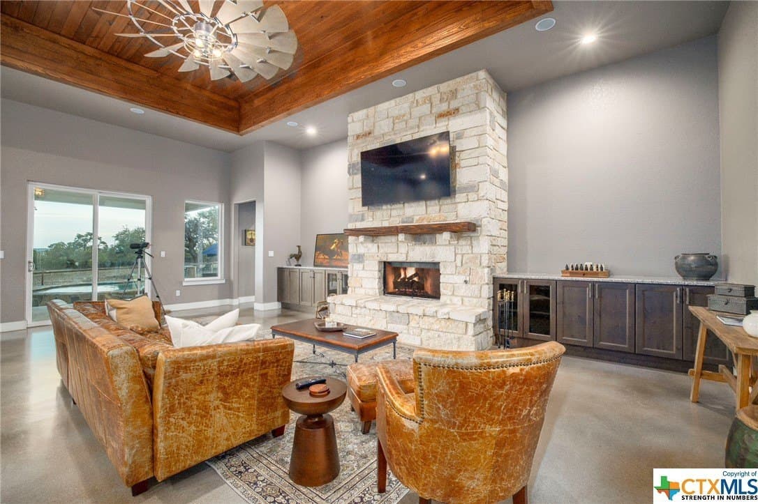 10.87 acres in Bandera County gallery image 4