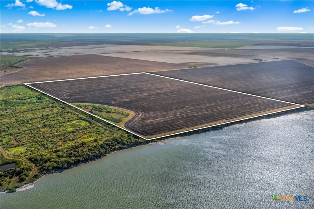 168.53 acres in Refugio County - photo 2