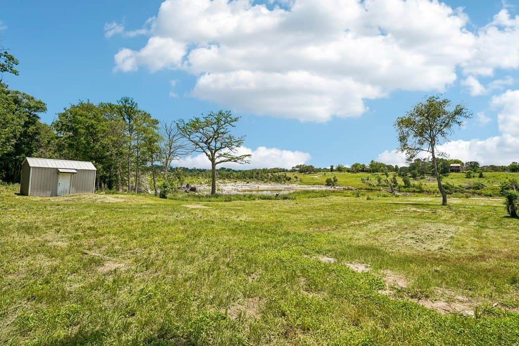 1.98 acres in Kerr County gallery image 4