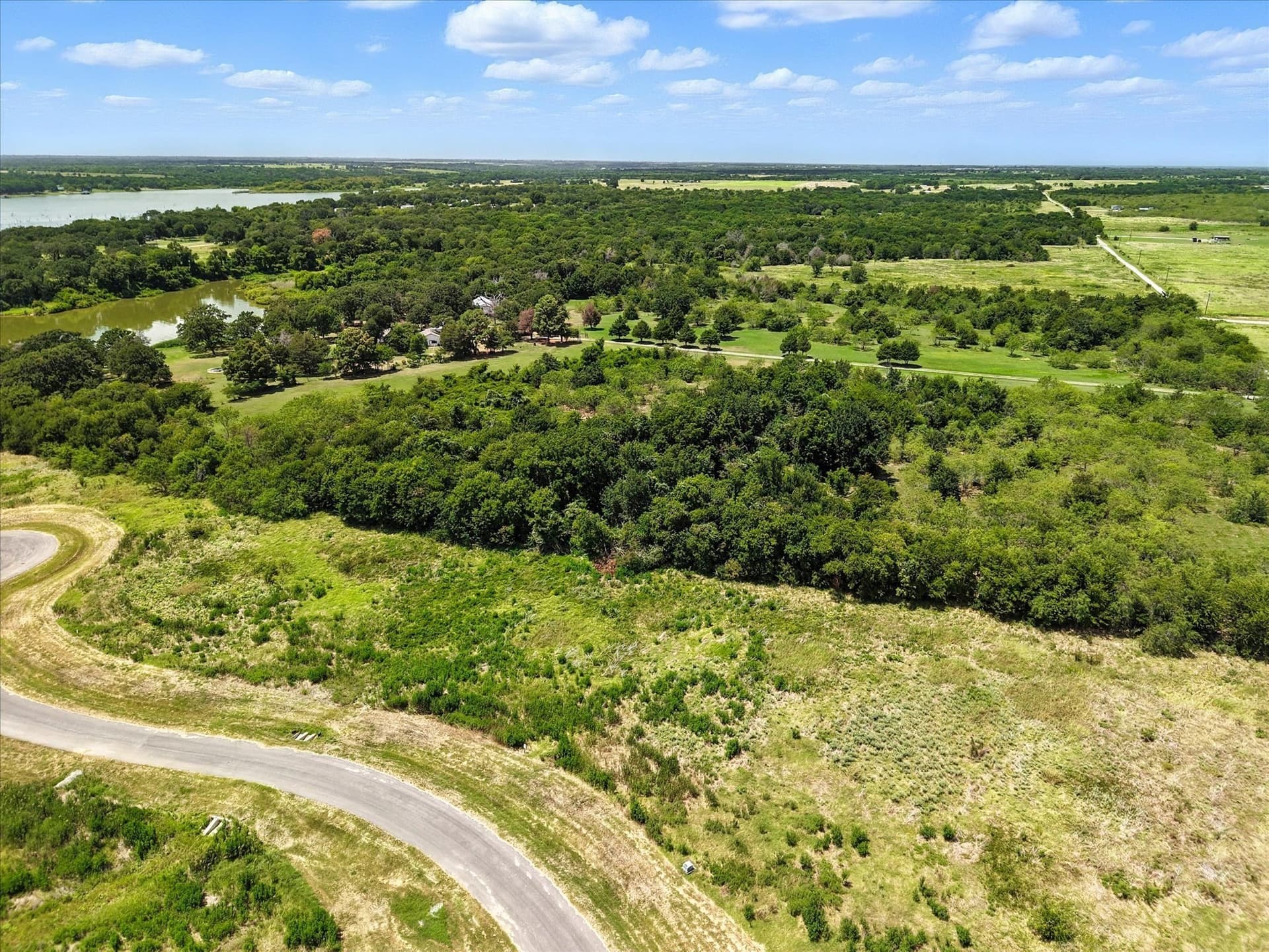 1.05 acres in Navarro County - photo 32