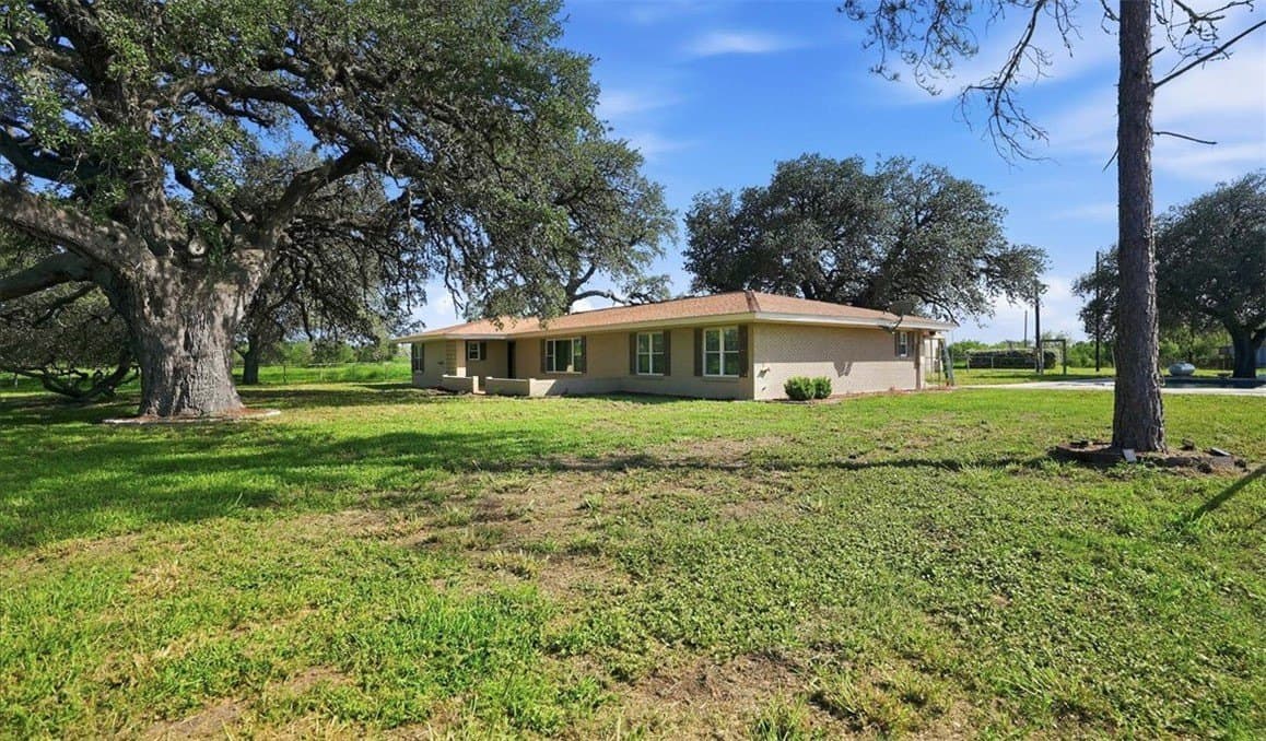 10.93 acres in Live Oak County