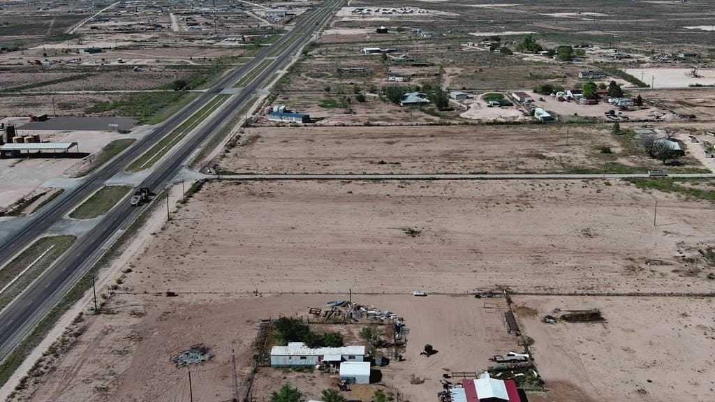 1.13 acres in Crane County gallery image 3