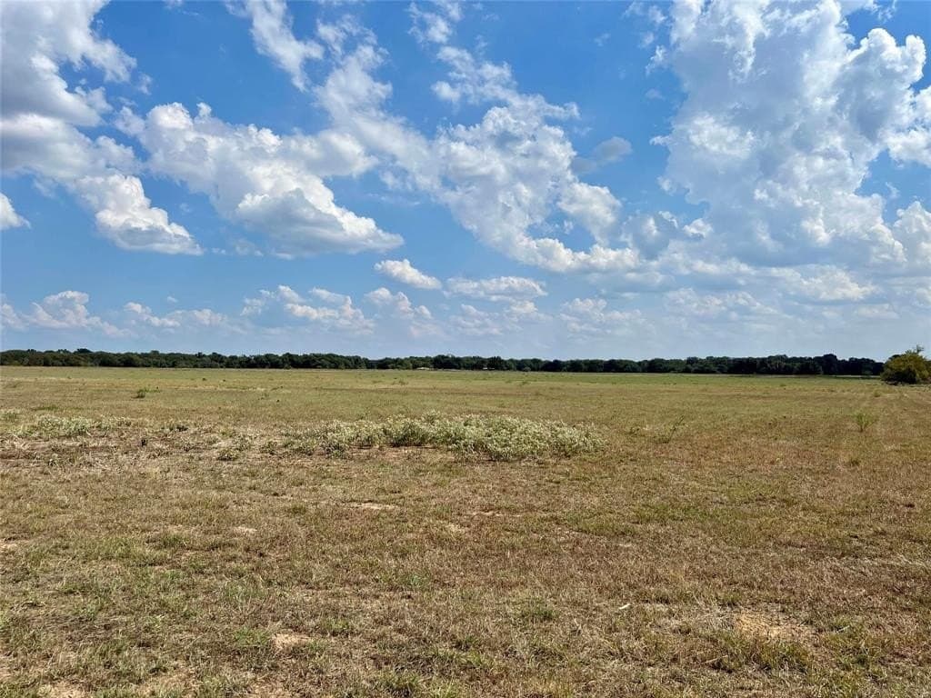 10.01 acres in Falls County