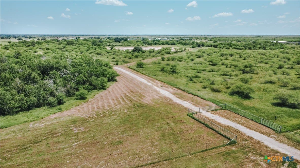 10 acres in Victoria County - photo 7