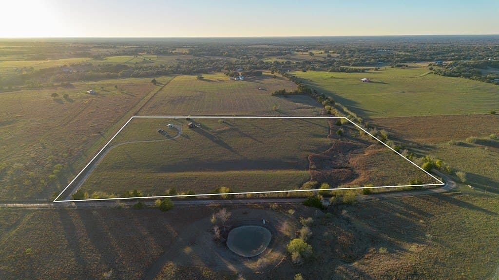 17.96 acres in Fayette County gallery image 3