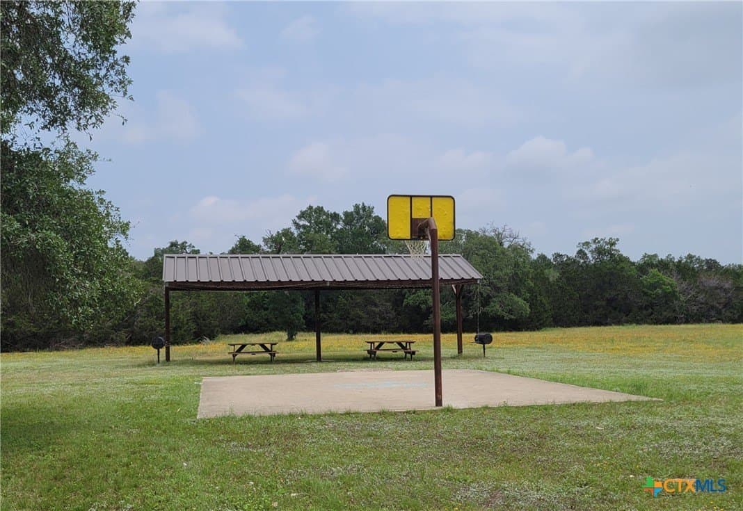 0.25 acres in Comal County - photo 6