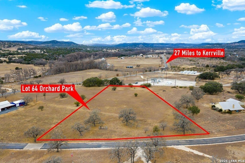 2.99 acres in Bandera County gallery image 2