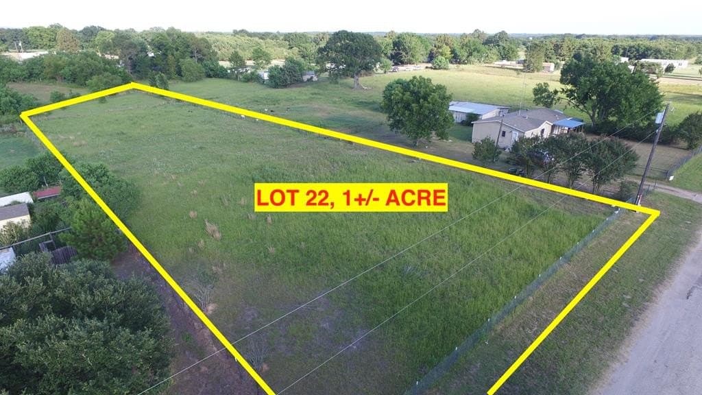 1 acres in Henderson County gallery image 2