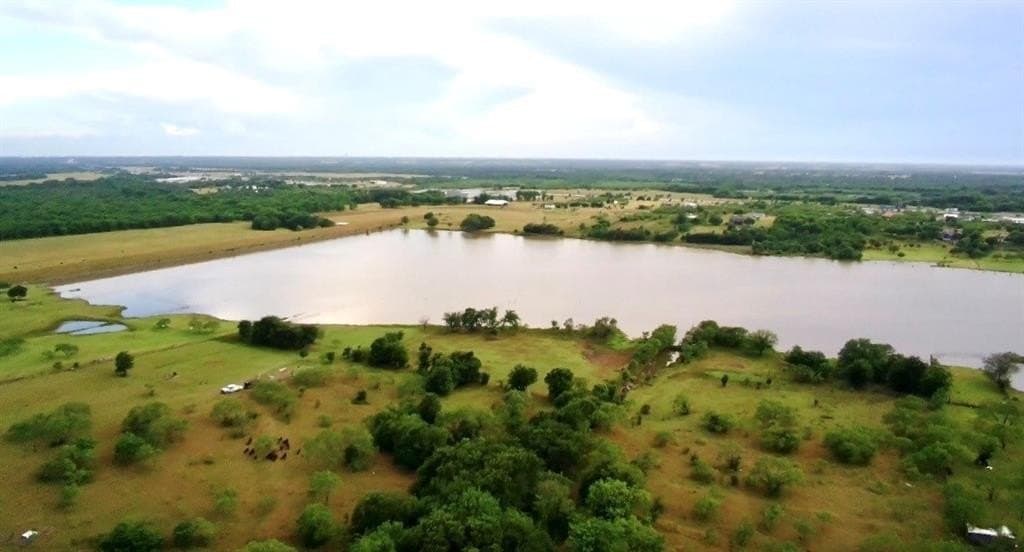 9.39 acres in Navarro County gallery image 4