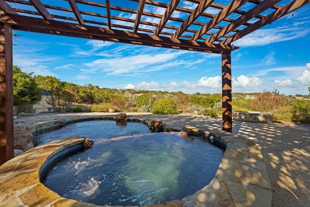 20 acres in Kerr County gallery image 4