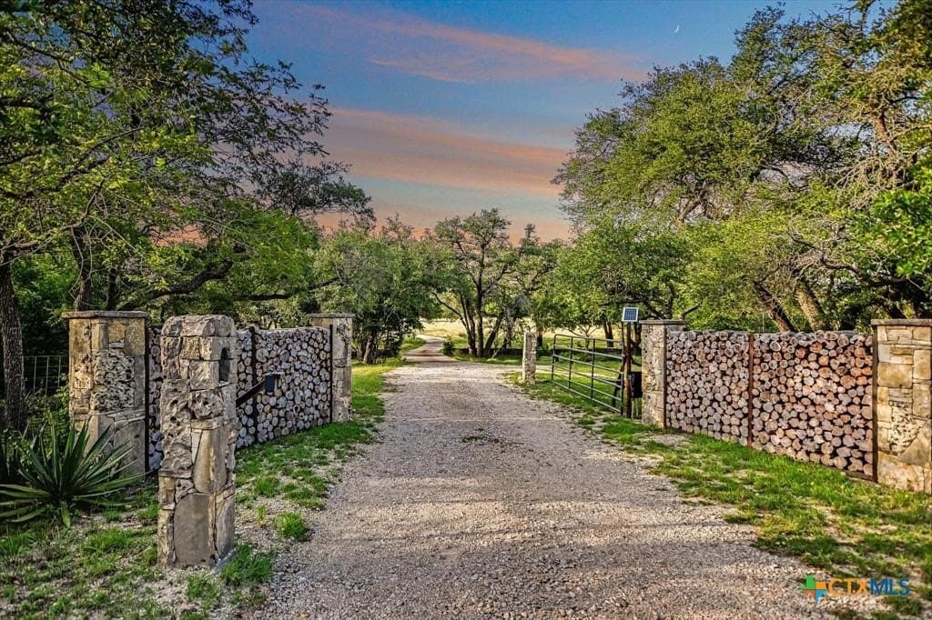 26.5 acres in Hays County