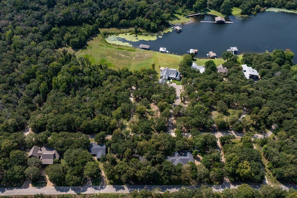 1.37 acres in Henderson County gallery image 3